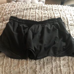 black lululemon shorts